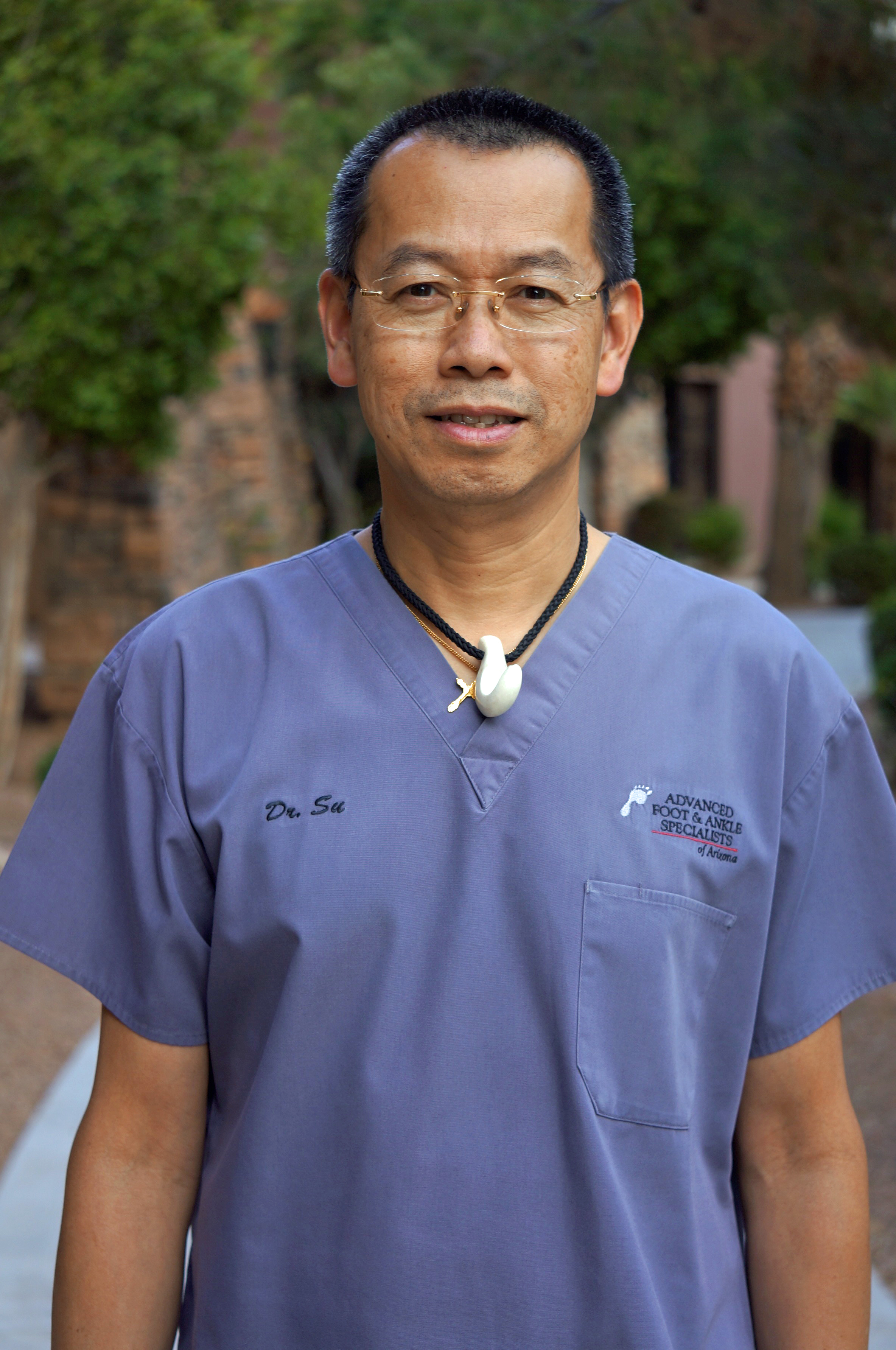 Dr. Antonius Su